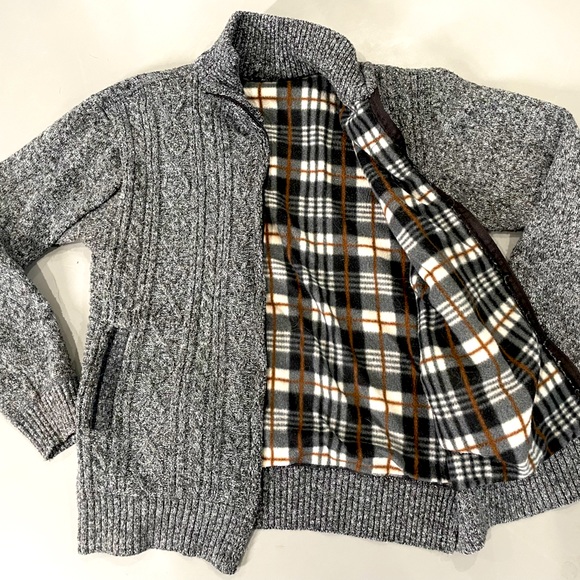 Cozy Cable Knit Men’s Sweater with Fleece Lining - Picture 6 of 7